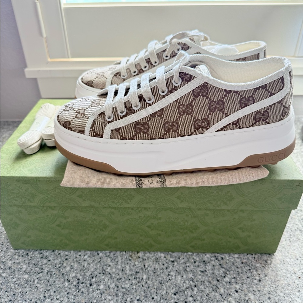 Gucci Women's Brown and White Sneakers